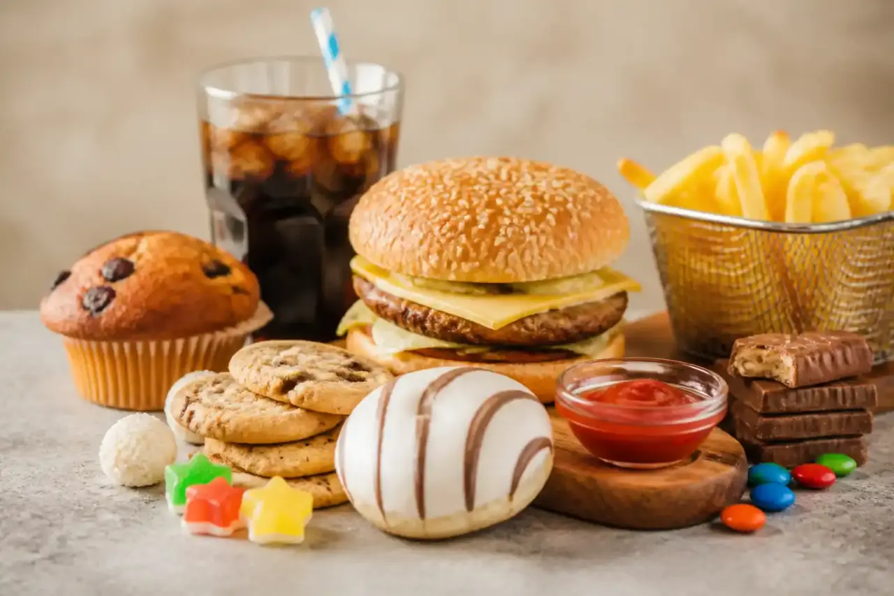 Malbouffe : les mécanismes biologiques et les risques réels pour votre santé